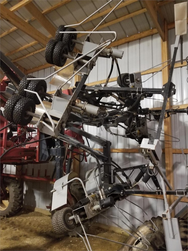 Corteva Equipment Sales Pioneer 6 Row Wheel Puller 4Dysart, IA (P