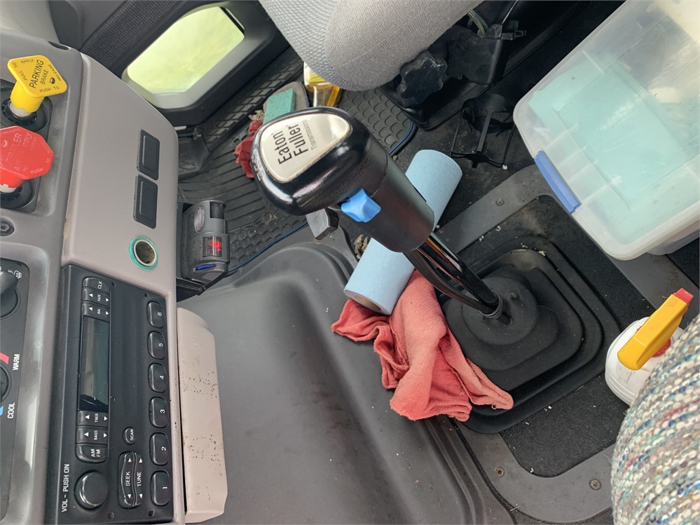 Corteva Equipment Sales 1998 Ford L8501 2 Ton Truck Janesville