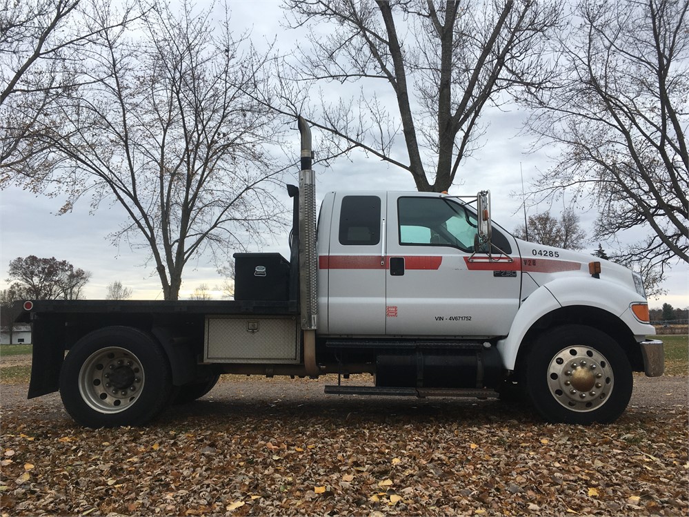 Corteva Equipment Sales 2004 F750 Diesel Flatbed Truck Eau Claire