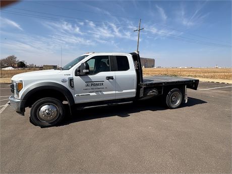2017 Ford F550 XL Extended Cab 4X2 Flatbed (Unit # 17558)